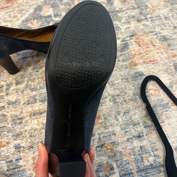 Tory Burch Cantrelle Golden T Leather Block High Heels in Black. Peep toe style. - Picture 2 of 6